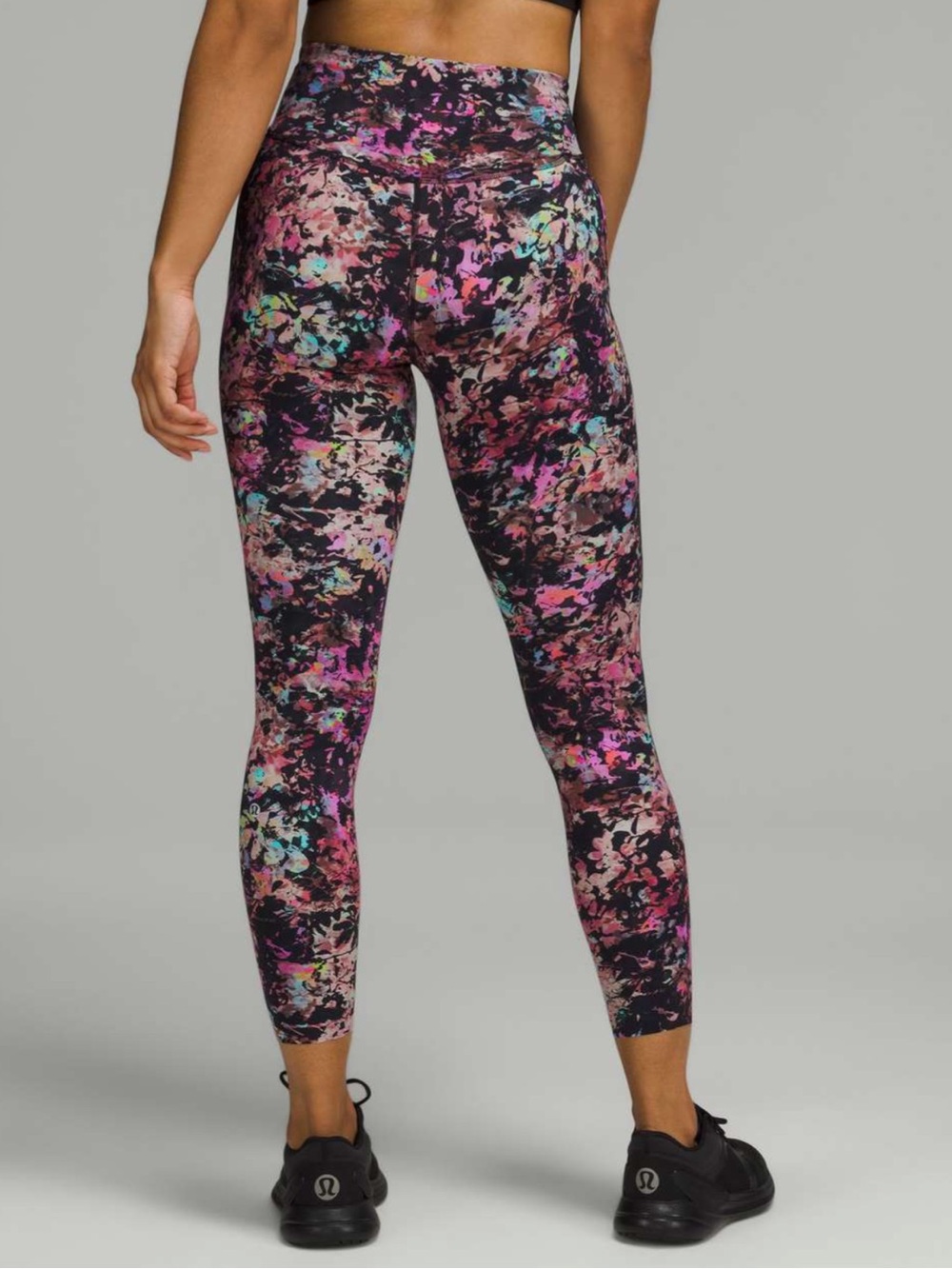 Lululemon Base Pace High-Rise Tight 25"
Stencil Blossom Red Multi Size 0